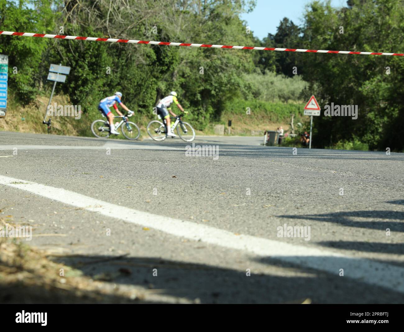 JESI, ITALIEN - 17. MAI 2022: Radfahrer während der Etappe 10 des Giro d`Italia 105-Fahrradrennen Stockfoto